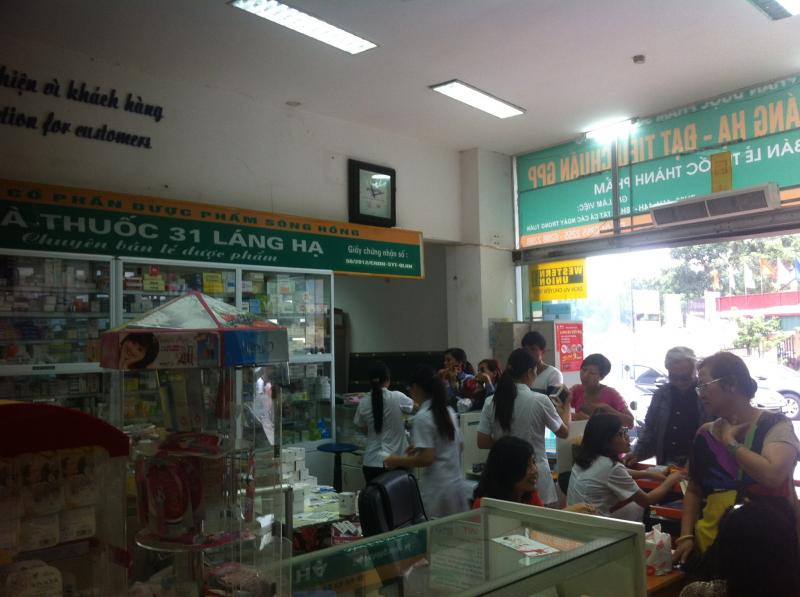 Siêu thị thuốc Mega 3 luôn luôn đông khách