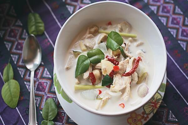 Súp gà cay kiểu Thái