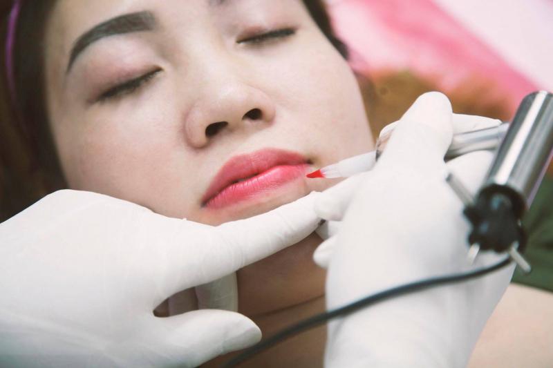 Phun môi tại thẩm mỹ viện Hoài Anh