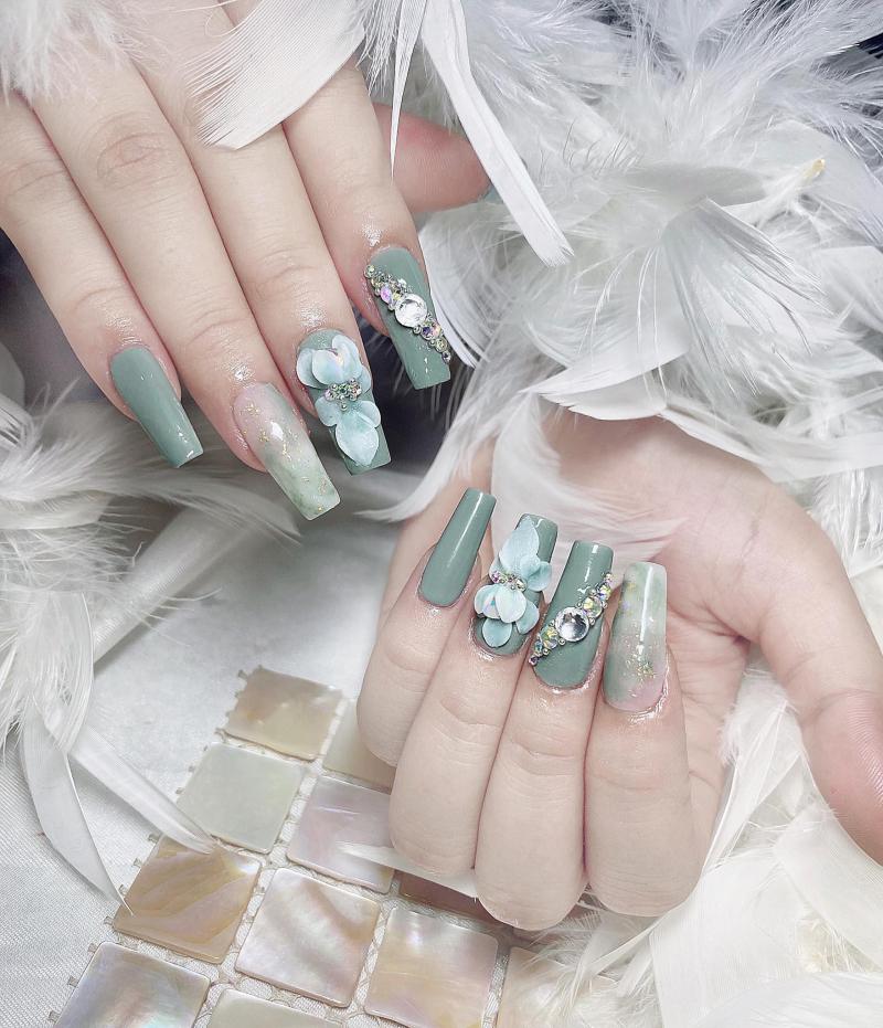 Thảo Khuyên Nail