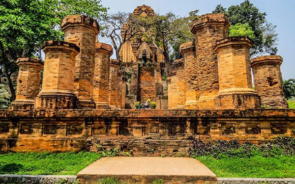 Tháp Bà Ponagar - địa điểm đi chơi lễ 30/4 tại Nha Trang lý tưởng nhất