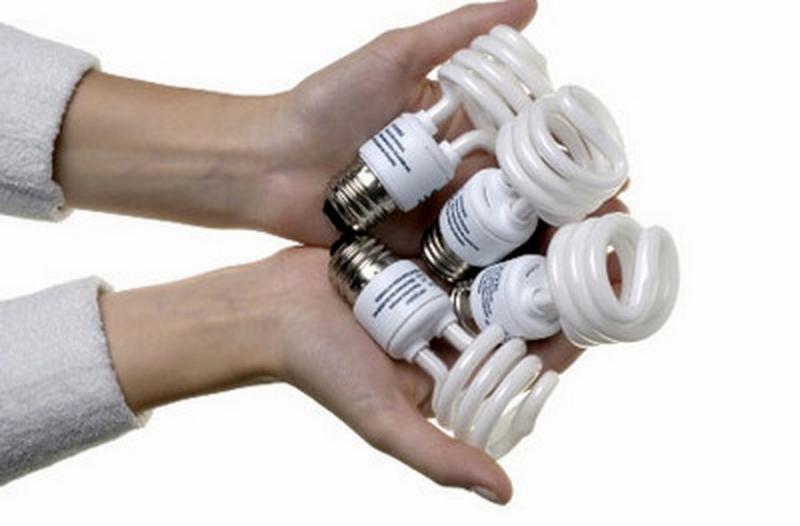 Hãy dùng bóng đèn Compact để căn phòng mát mẻ hơn bạn nhé