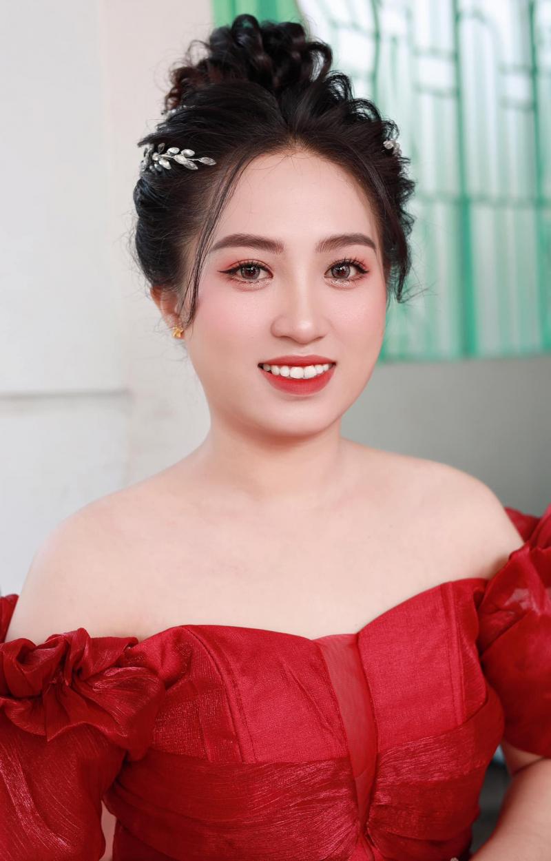Thư July Makeup