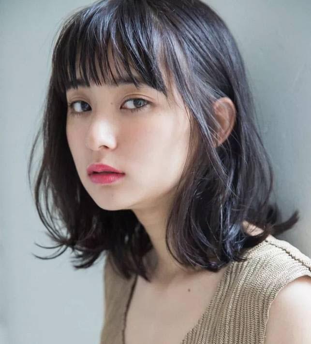 Tóc ngắn mái thưa