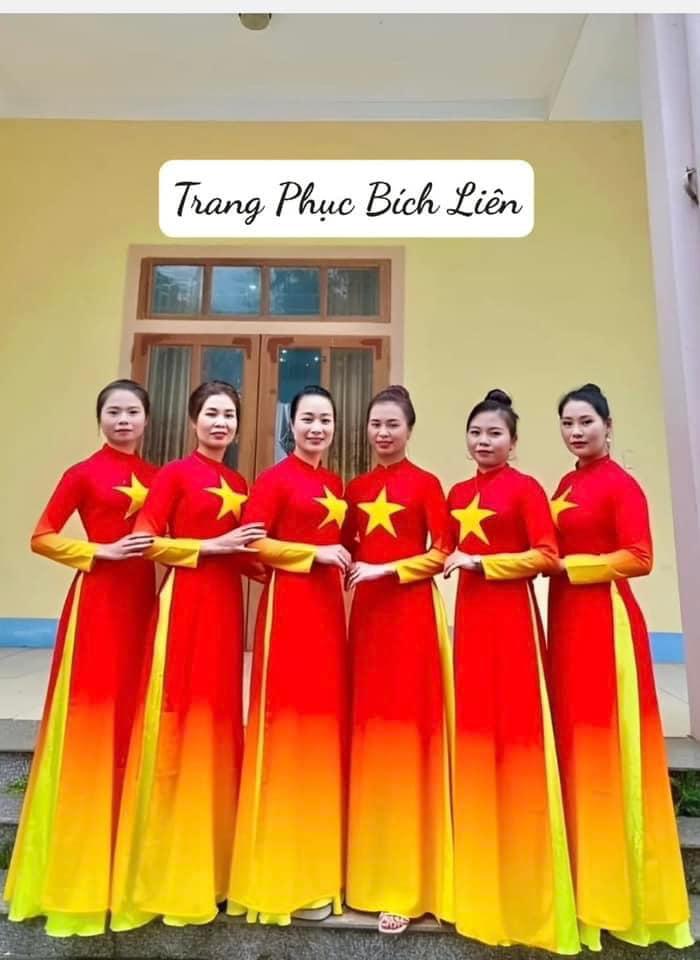 Trang phục biểu diễn Bích Liên