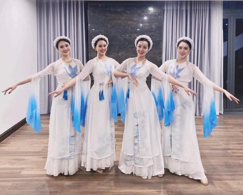 Trang Phục Khánh Quỳnh