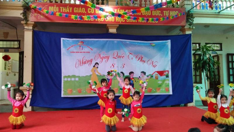 Trang trí sân khấu 8/3