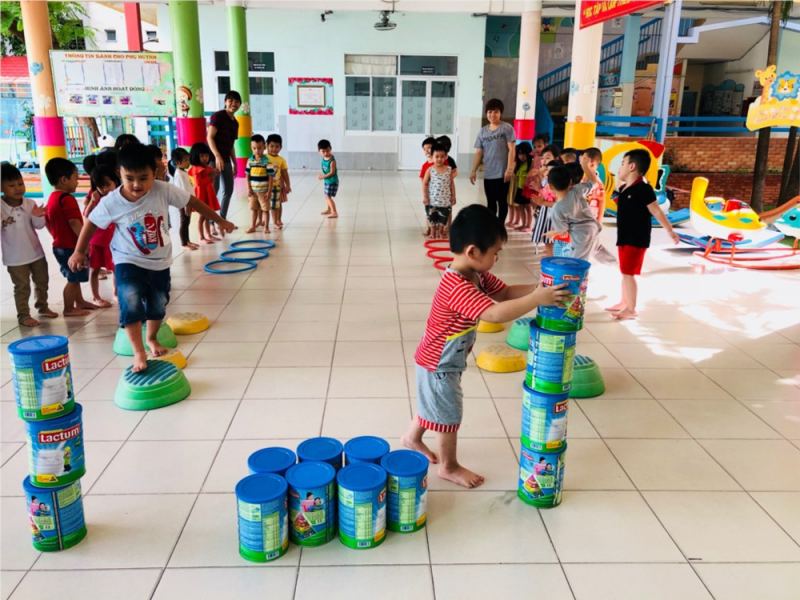 Trò chơi vận động: Nhảy qua hộp