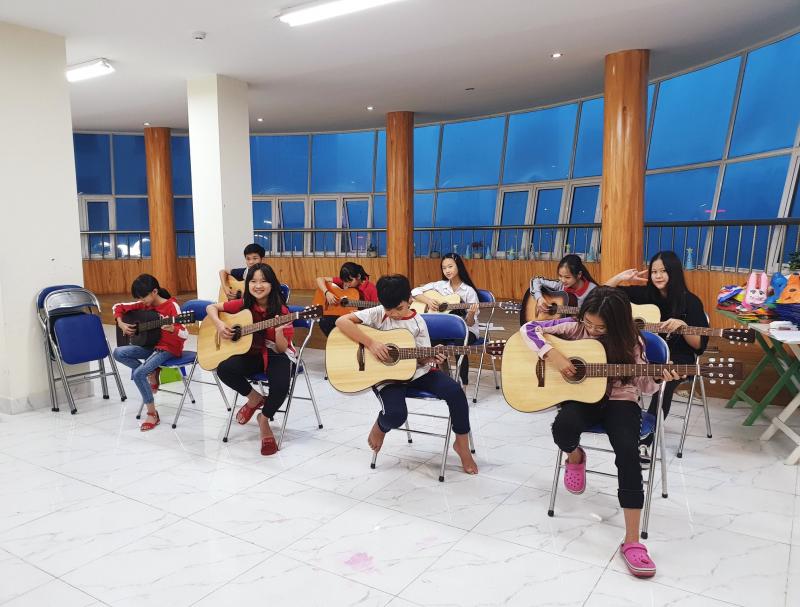 Trung tâm Guitar MIS