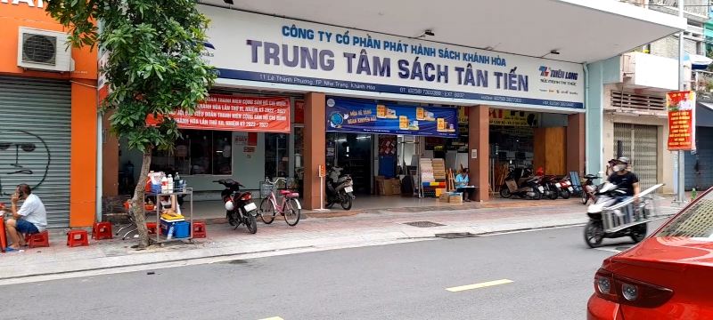 Trung tâm sách Tân Tiến