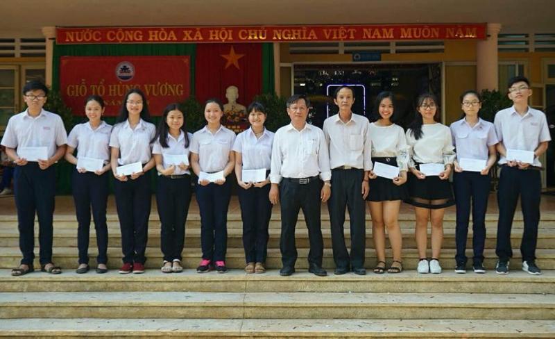 Trường THCS Hùng Vương
