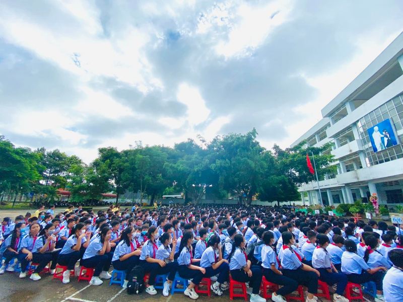 Trường THCS Phú Đông