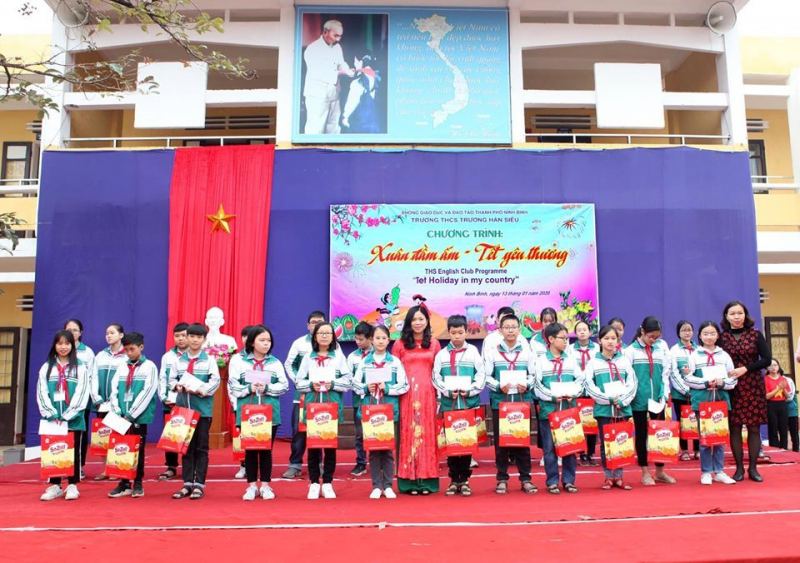 Trường THCS Trương Hán Siêu