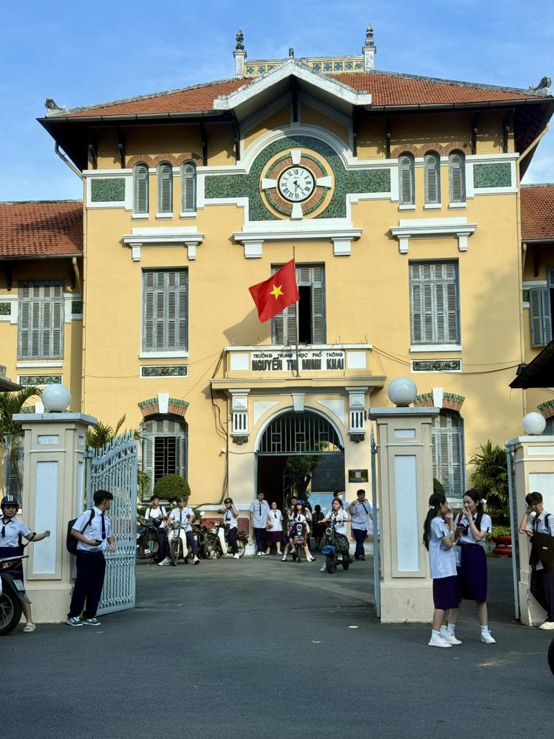 Trường THPT chuyên Chu Văn An (bề dày lịch sử hơn 117 năm)