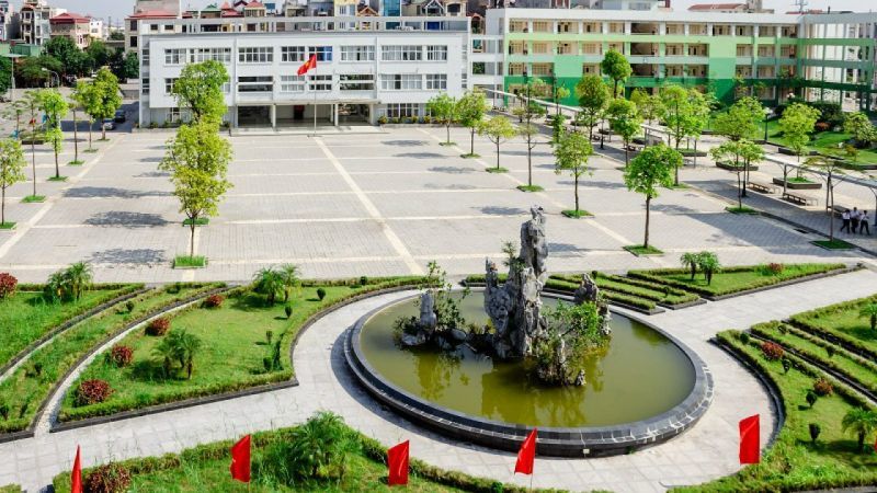 Trường THPT chuyên Nguyễn Huệ (bề dày lịch sử hơn 78 năm)