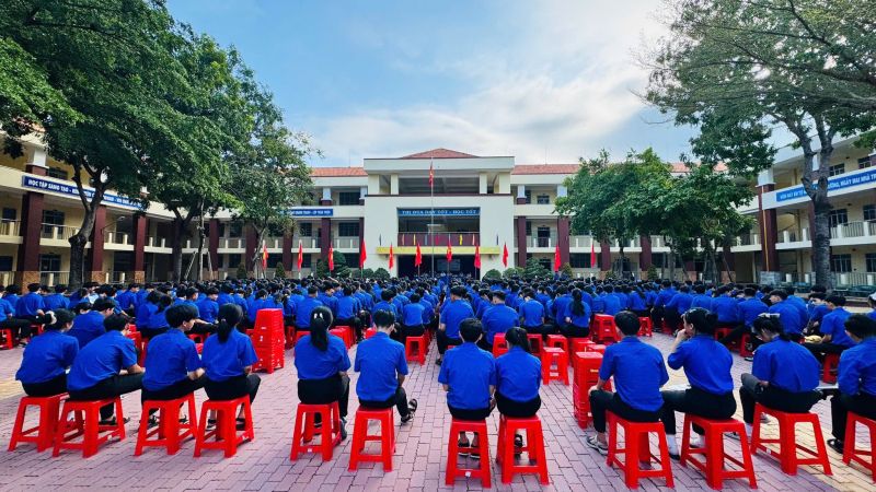 Trường THPT Long Hòa