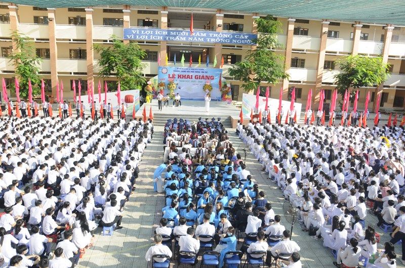 Trường THPT Tân Túc