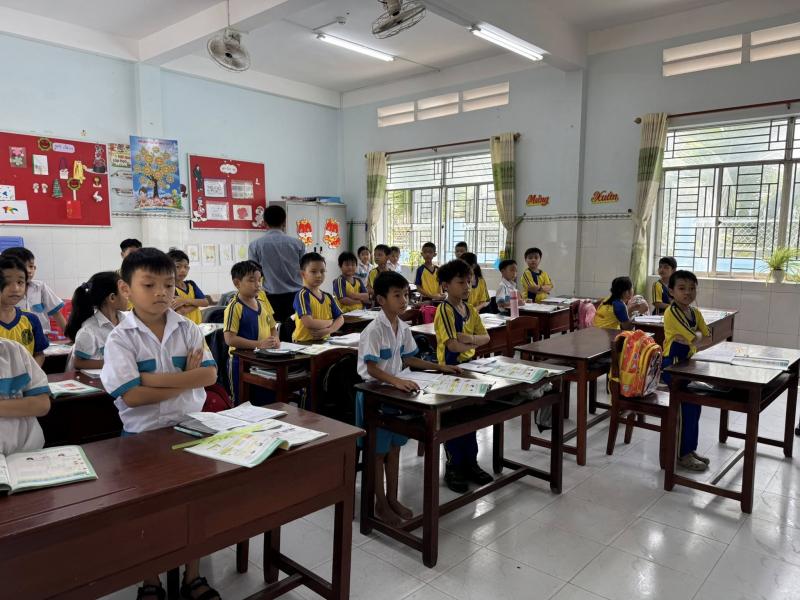 Trường Tiểu học Nguyễn Việt Hồng