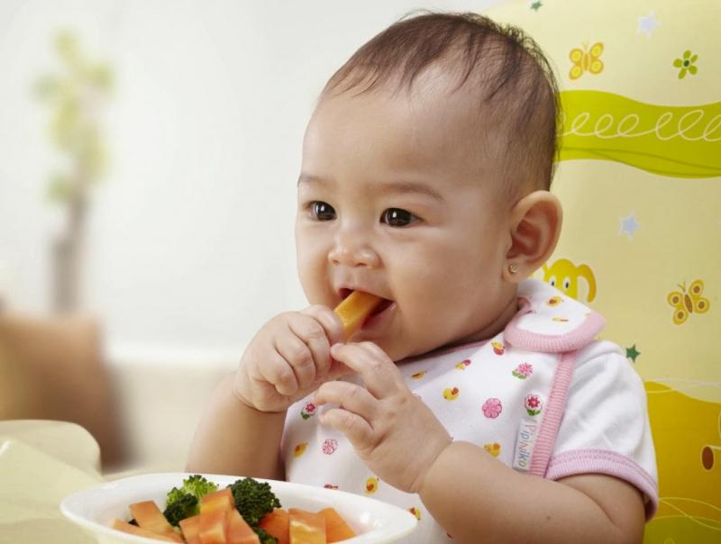 Đừng ép bé ăn những món ăn mà bé không thích.