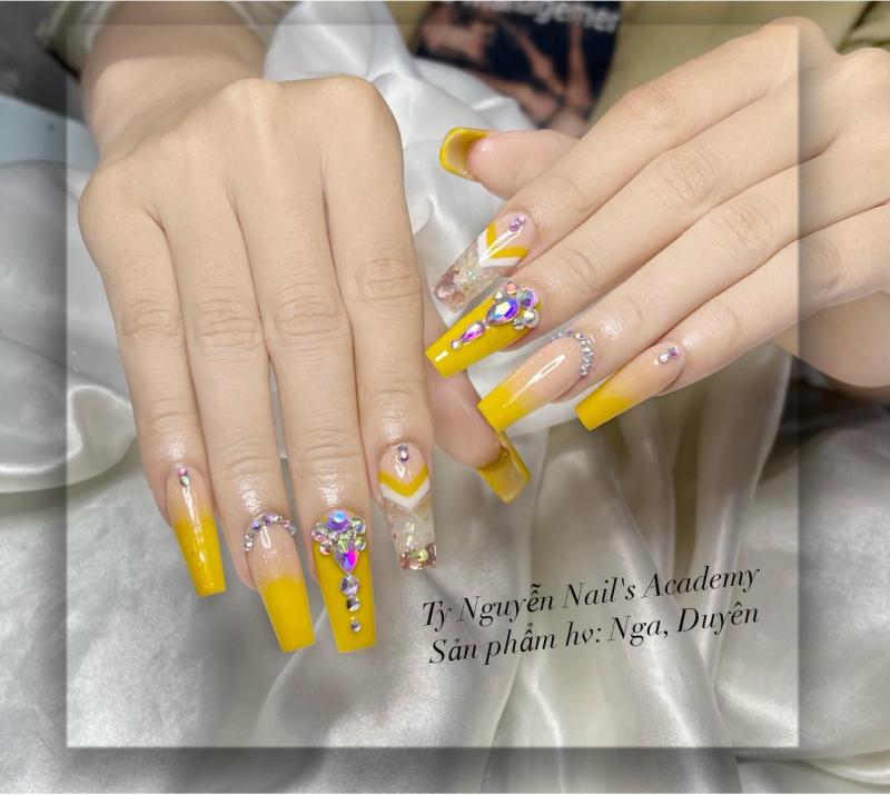 Ty Nguyễn Nail