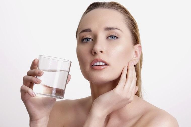 Uống nước ngay cả khi không cảm thấy khát khô