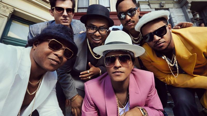 Uptown Funk của Mark Ronson kết hợp với Bruno Mars