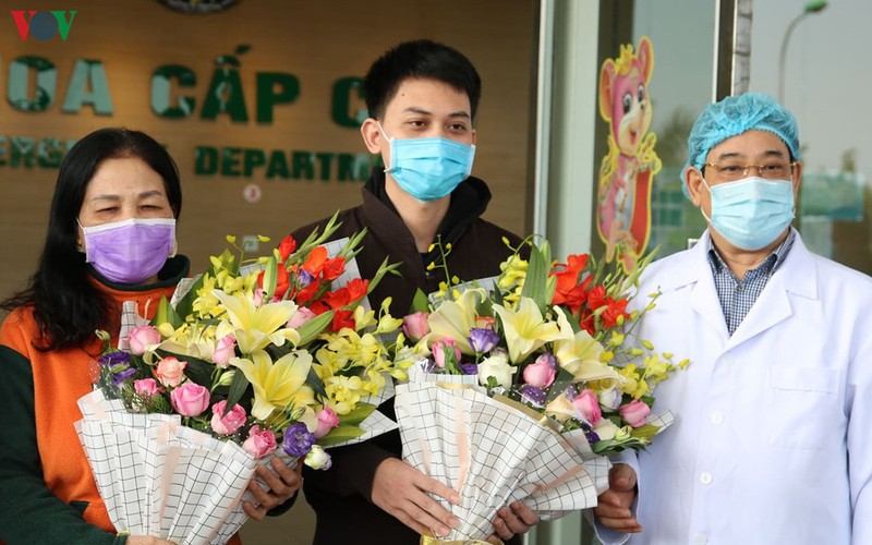 Việt Nam là nước duy nhất trên thế giới điều trị khỏi cho 100% bệnh nhân. 16/16 người đã ra viện, gồm cả người già và trẻ sơ sinh.