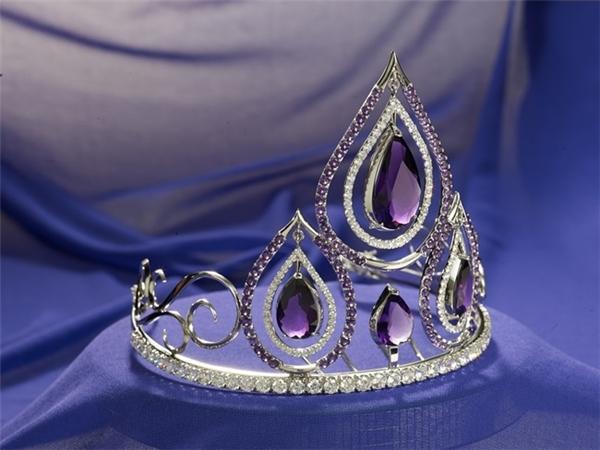 Vương miện hoa khôi áo dài